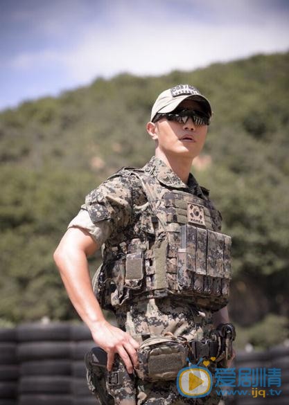 晋久《太阳的后裔》剧照 晋久高清写真_晋久高清剧照