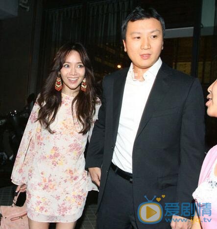 侯佩岑侯佩岑与老公侯世宏合照 侯佩岑高清写真_侯佩岑高清剧照