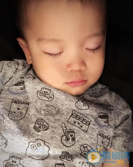 侯佩岑侯佩岑与儿子合照 侯佩岑高清写真_侯佩岑高清剧照