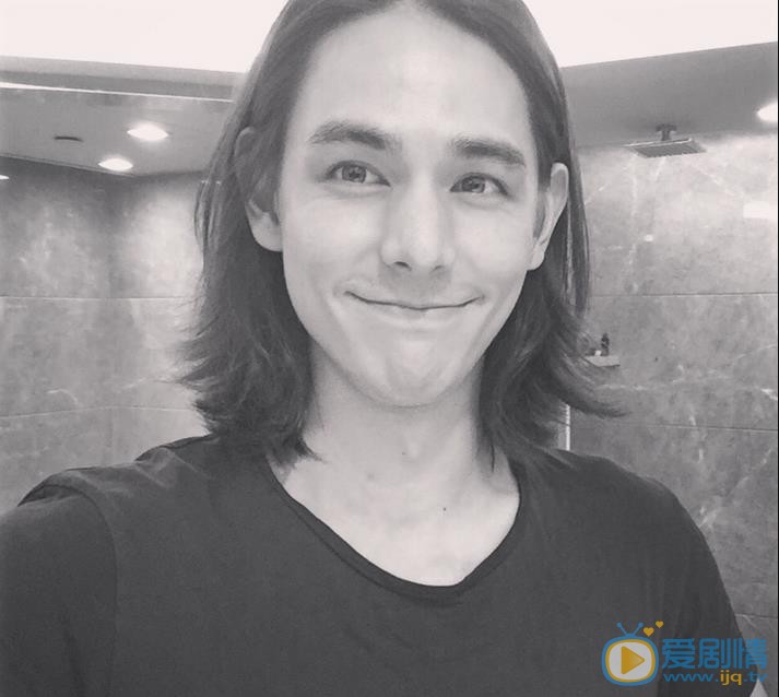 李贤宰生活照 李贤宰高清写真_李贤宰高清剧照