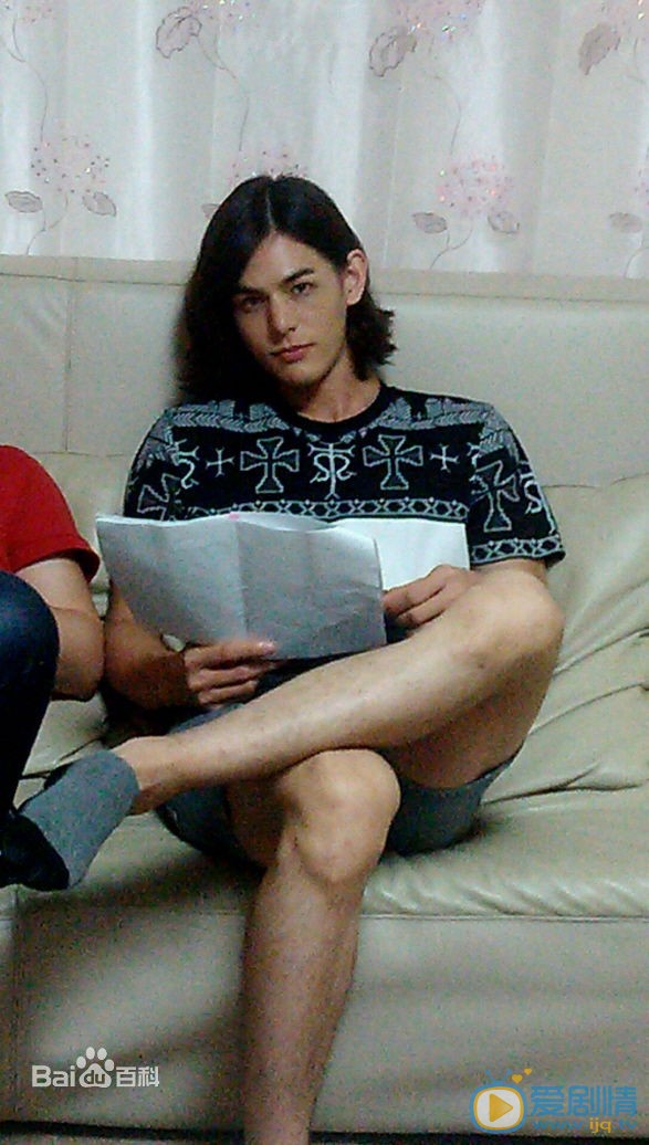 李贤宰生活照 李贤宰高清写真_李贤宰高清剧照