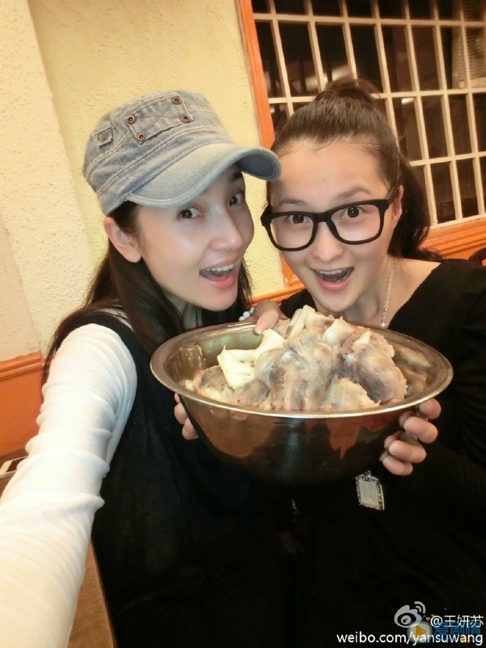王妍苏嘟嘴卖萌照 王妍苏高清写真_王妍苏高清剧照