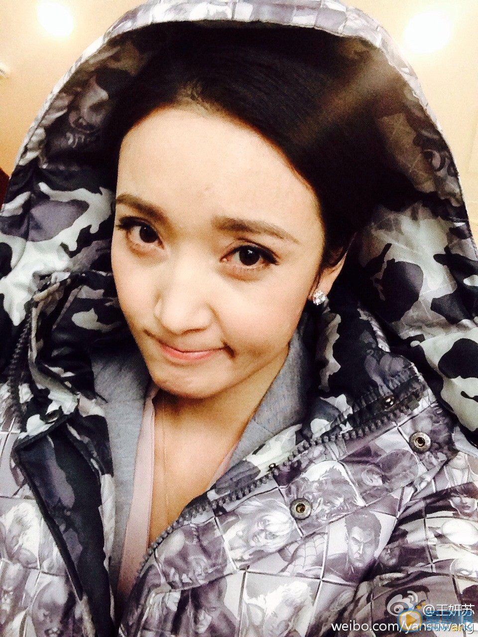 王妍苏嘟嘴卖萌照 王妍苏高清写真_王妍苏高清剧照