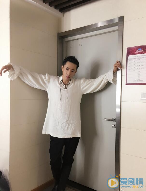 喜剧总动员给黄奕助演魔镜的男演员是谁？魔镜张学恒个人资料介绍