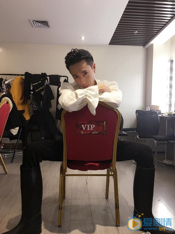 喜剧总动员给黄奕助演魔镜的男演员是谁？魔镜张学恒个人资料介绍