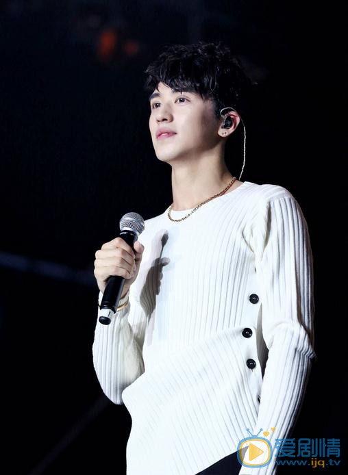 许魏洲“Light”演唱会照 许魏洲高清写真_许魏洲高清剧照