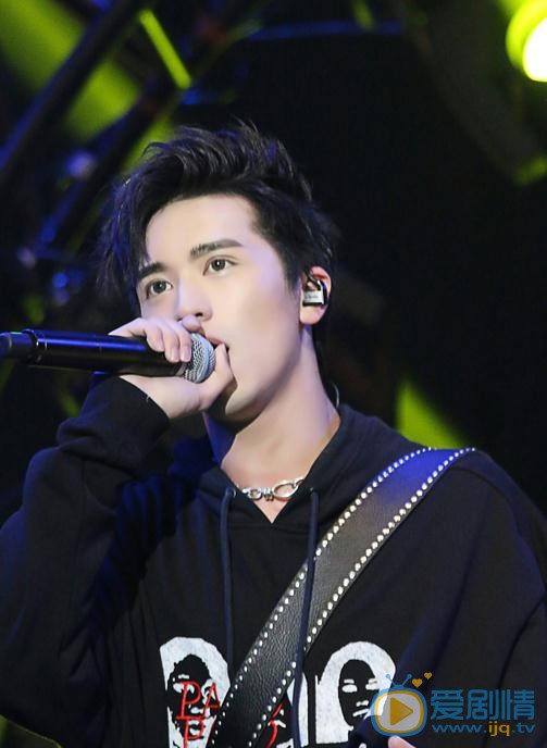 许魏洲“Light”演唱会照 许魏洲高清写真_许魏洲高清剧照