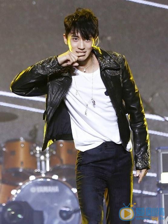 许魏洲“Light”演唱会照 许魏洲高清写真_许魏洲高清剧照