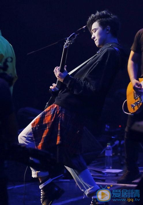 许魏洲“Light”演唱会照 许魏洲高清写真_许魏洲高清剧照