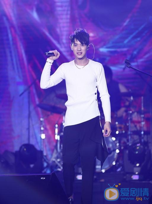 许魏洲“Light”演唱会照 许魏洲高清写真_许魏洲高清剧照