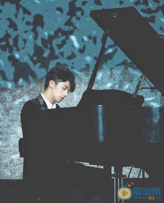 许魏洲“Light”演唱会照 许魏洲高清写真_许魏洲高清剧照