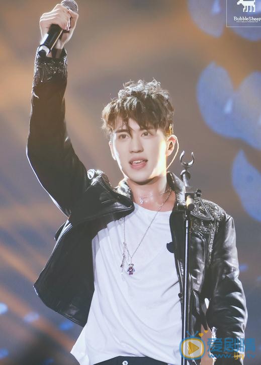 许魏洲“Light”演唱会照 许魏洲高清写真_许魏洲高清剧照