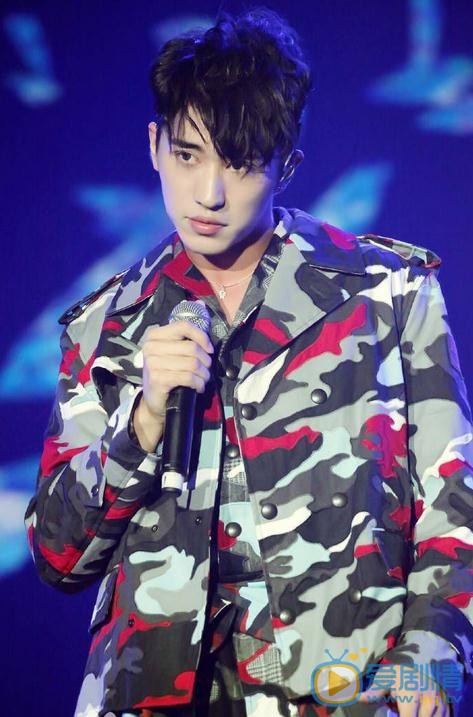 许魏洲“Light”演唱会照 许魏洲高清写真_许魏洲高清剧照