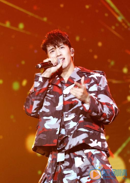 许魏洲“Light”演唱会照 许魏洲高清写真_许魏洲高清剧照