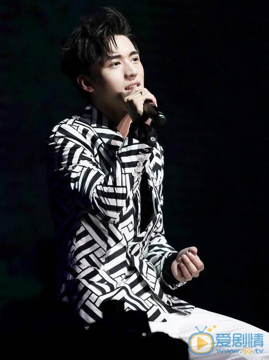 许魏洲“Light”演唱会照 许魏洲高清写真_许魏洲高清剧照