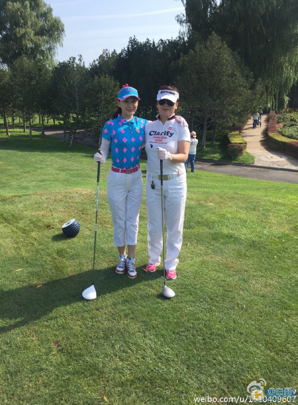 白雨打高尔夫照 白雨高清写真_白雨高清剧照