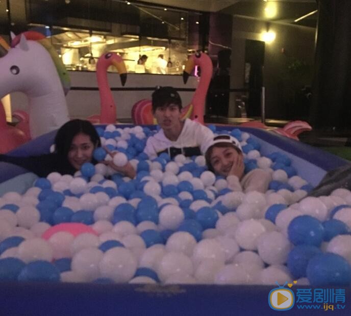 刘嘉文《一年级》照 刘嘉文高清写真_刘嘉文高清剧照