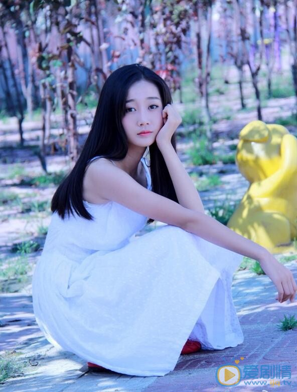喜剧总动员朱雨辰崔志佳的美女助演是谁？清纯美女陈嘉男个人资料介绍