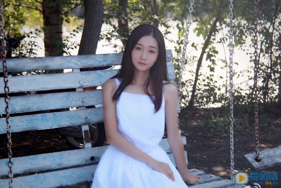 喜剧总动员朱雨辰崔志佳的美女助演是谁？清纯美女陈嘉男个人资料介绍