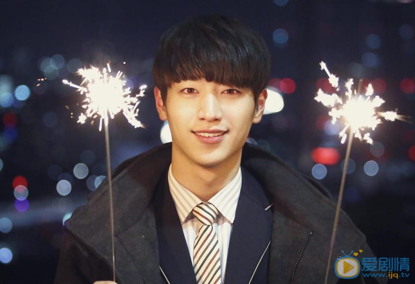 徐康俊《奶酪陷阱》剧照 徐康俊高清写真_徐康俊高清剧照