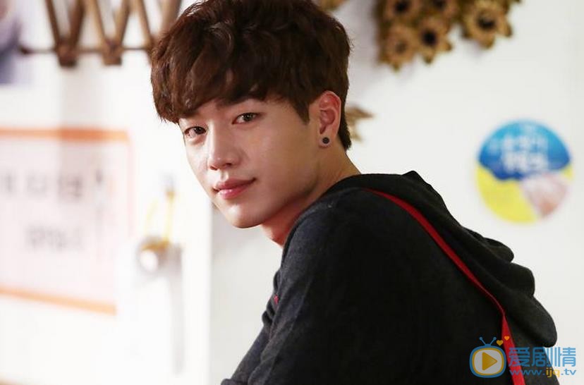 徐康俊《奶酪陷阱》剧照 徐康俊高清写真_徐康俊高清剧照