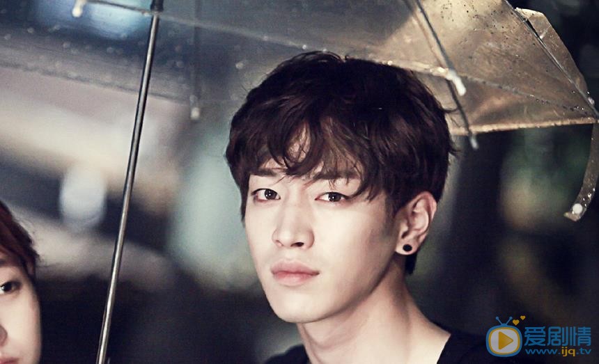 徐康俊《奶酪陷阱》剧照 徐康俊高清写真_徐康俊高清剧照