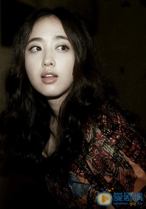 金玟廷杂志照 金玟廷高清写真_金玟廷高清剧照