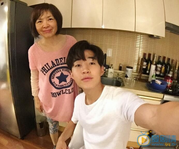 刘宪华童年照、妈妈照 刘宪华高清写真_刘宪华高清剧照