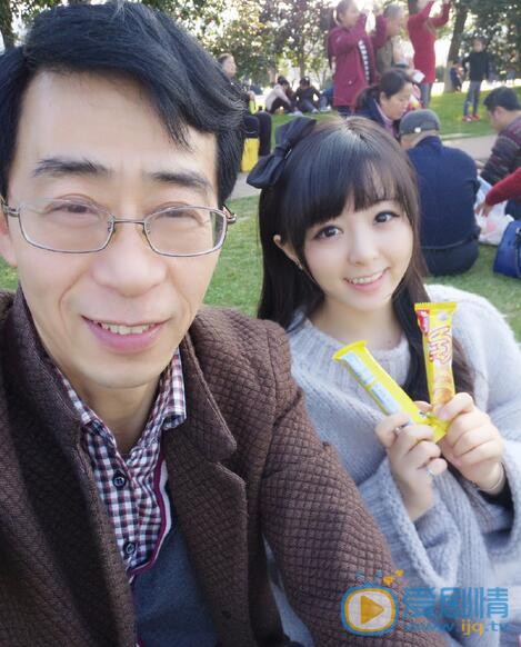 童可可与家人合照 童可可高清写真_童可可高清剧照