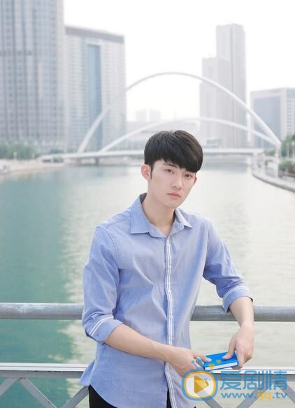 陈名豪衬衣少年 陈名豪高清写真_陈名豪高清剧照
