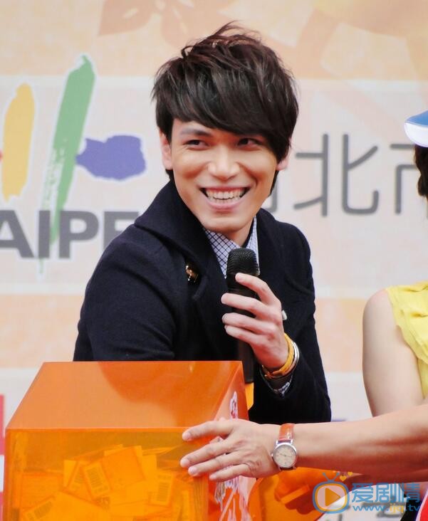 杨宗纬2010慈善活动照 杨宗纬高清写真_杨宗纬高清剧照