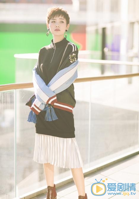 李晓峰时尚街拍 李晓峰高清写真_李晓峰高清剧照