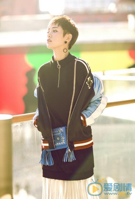 李晓峰时尚街拍 李晓峰高清写真_李晓峰高清剧照