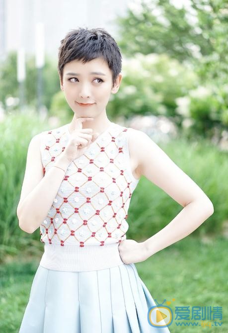李晓峰气质街拍 李晓峰高清写真_李晓峰高清剧照