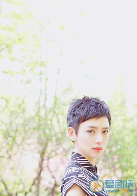 李晓峰气质街拍 李晓峰高清写真_李晓峰高清剧照