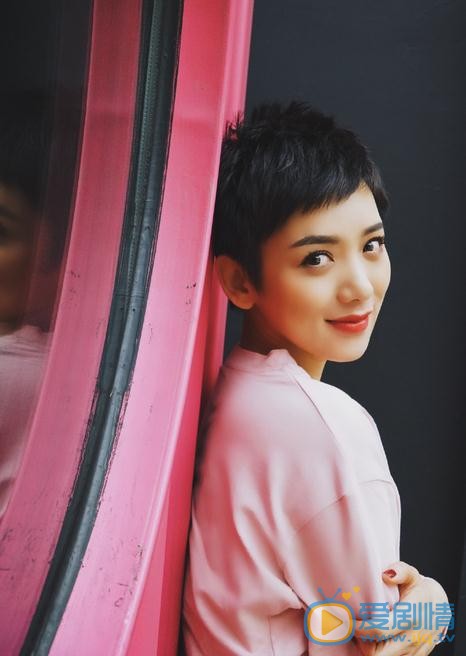 李晓峰气质街拍 李晓峰高清写真_李晓峰高清剧照