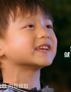 爸爸去哪儿小亮仔都唱了哪些歌曲？小亮仔表演后得到爸爸夸奖了吗？