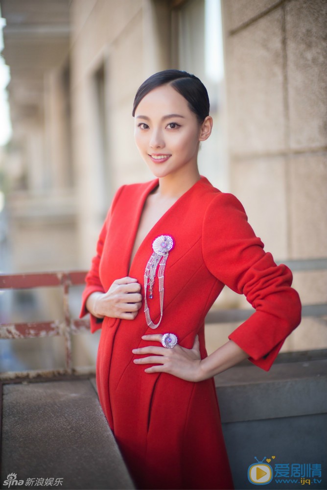 张嘉倪时尚街拍 张嘉倪高清写真_张嘉倪高清剧照