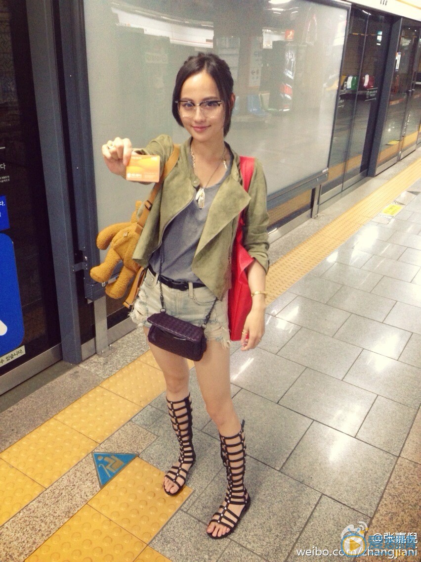 张嘉倪旅行照 张嘉倪高清写真_张嘉倪高清剧照