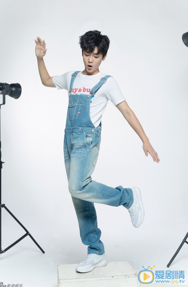 侯明昊阳光写真 侯明昊高清写真_侯明昊高清剧照
