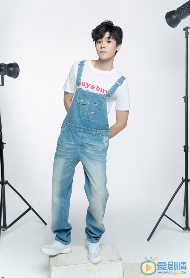 侯明昊阳光写真 侯明昊高清写真_侯明昊高清剧照