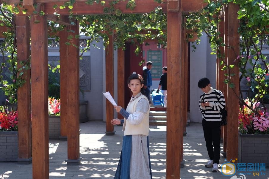 梁振伦幕后片场照 梁振伦高清写真_梁振伦高清剧照
