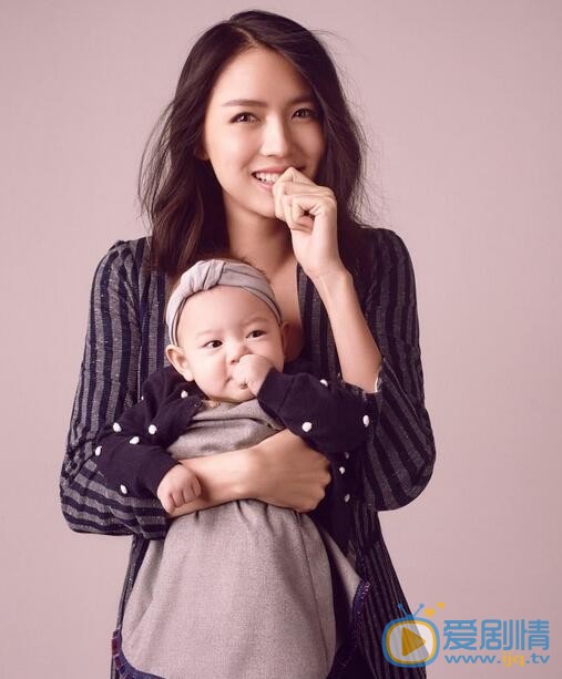 张梓琳女儿照 张梓琳高清写真_张梓琳高清剧照