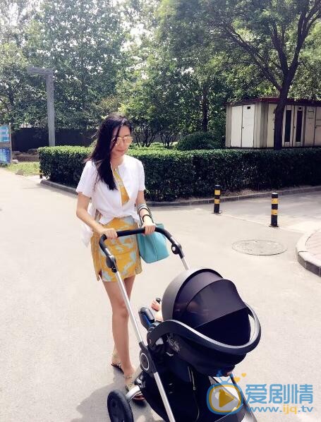 张梓琳全家福 张梓琳高清写真_张梓琳高清剧照