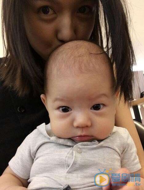 张梓琳女儿照 张梓琳高清写真_张梓琳高清剧照