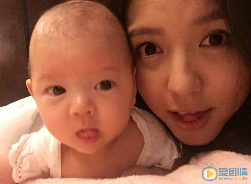张梓琳女儿照 张梓琳高清写真_张梓琳高清剧照