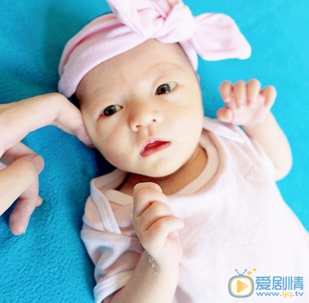 张梓琳女儿照 张梓琳高清写真_张梓琳高清剧照