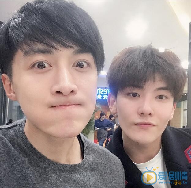 王瑞昌与人合照 王瑞昌高清写真_王瑞昌高清剧照