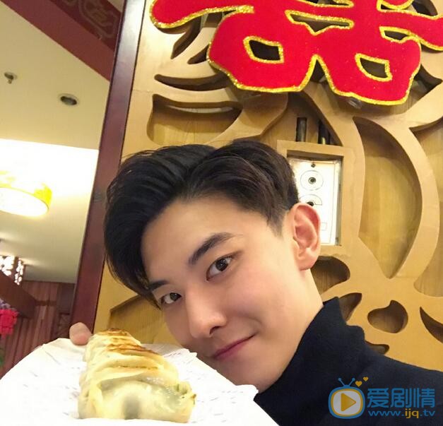 王瑞昌‘生活照 王瑞昌高清写真_王瑞昌高清剧照
