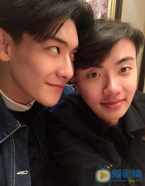 王瑞昌与人合照 王瑞昌高清写真_王瑞昌高清剧照